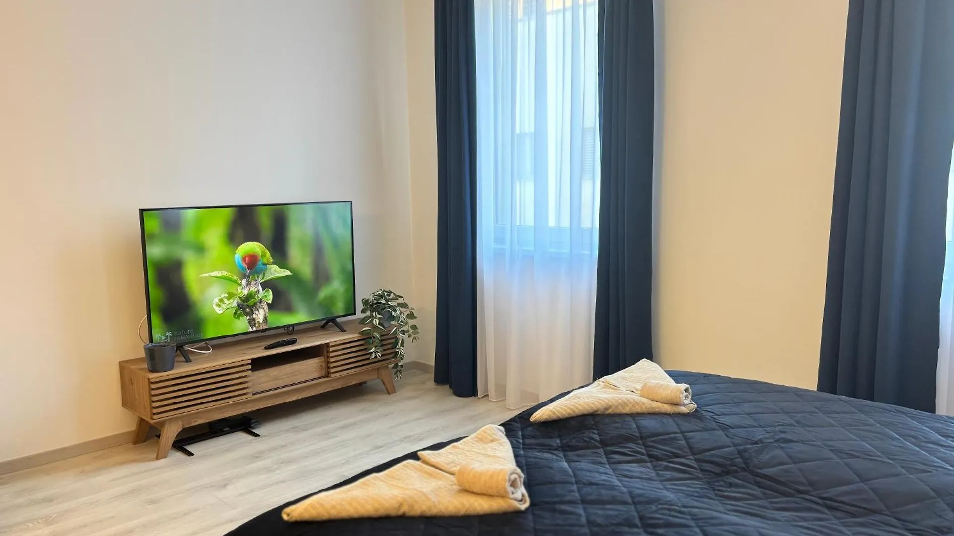 Budapest Spirit - Azure Sky With Free Parking Hungary