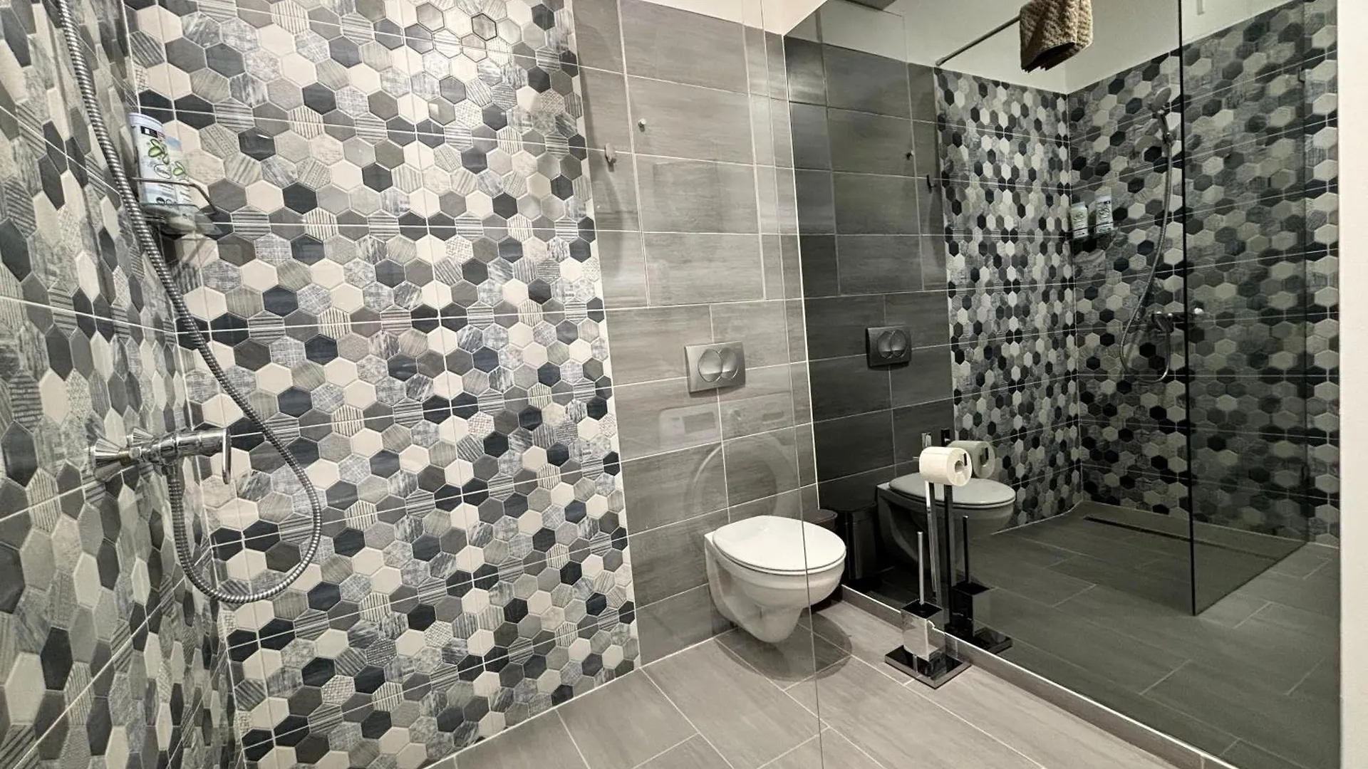 Budapest Spirit - Azure Sky With Free Parking Apartment