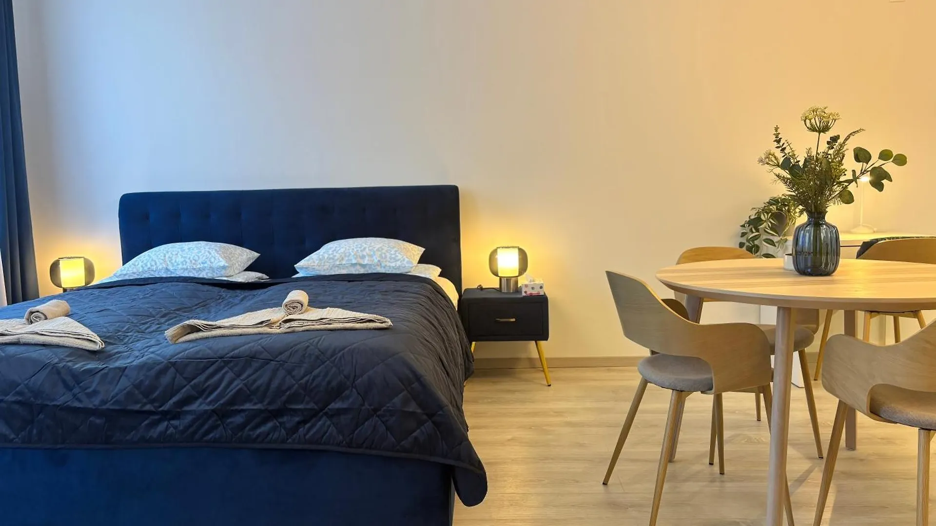 Budapest Spirit - Azure Sky With Free Parking location
